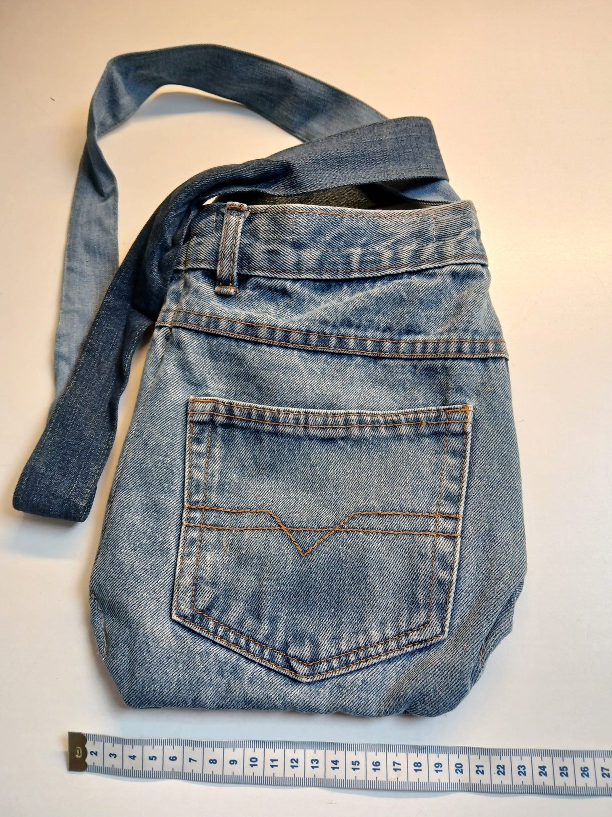 Lichtblauwe denim tas met achterzak