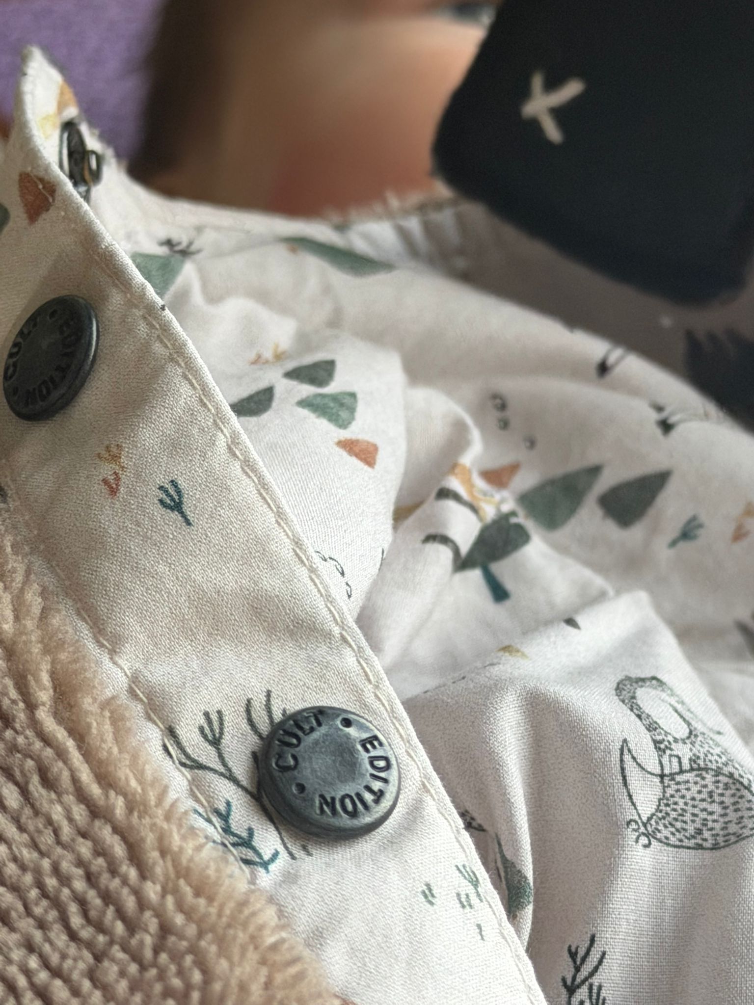 Kleindochter in haar babyjasje
